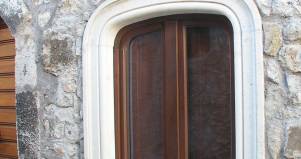 Finestra-arcata-in legno-artigianale design esclusivo